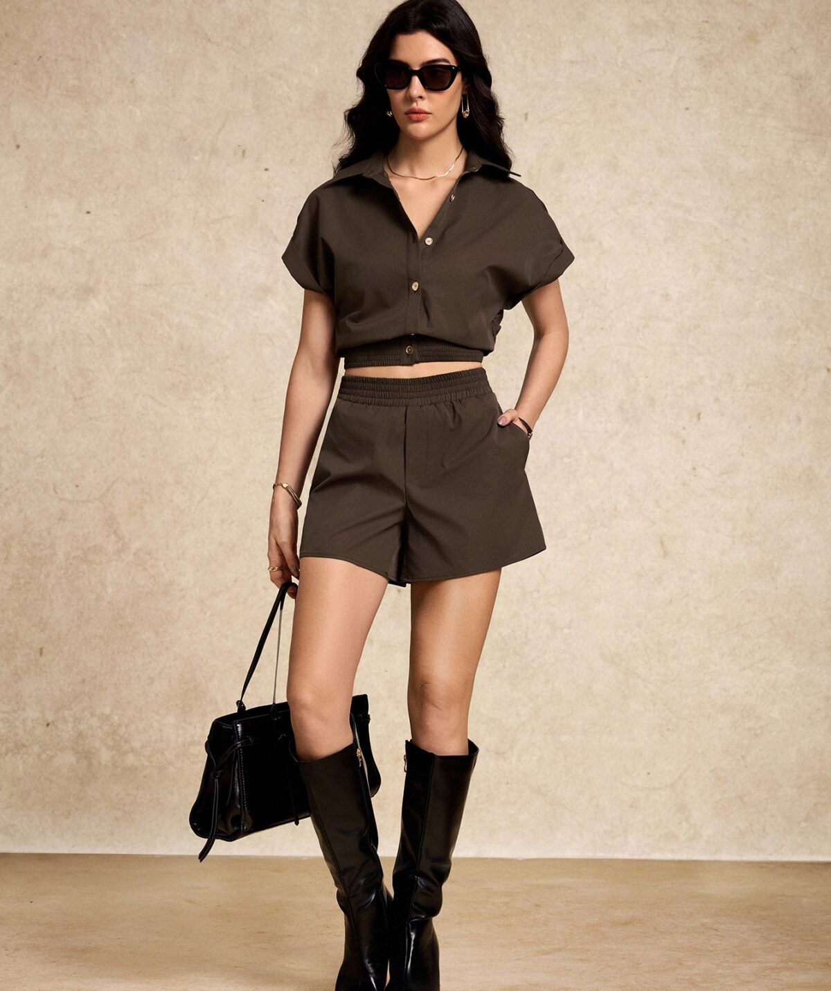 Woven Elastic Waist Slant Pockets Shorts